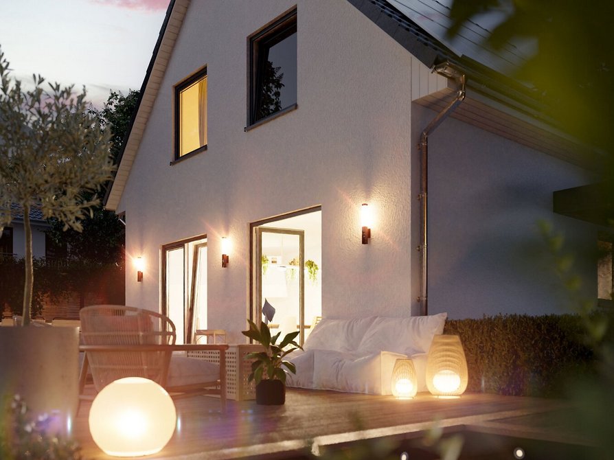 Abendstimmung auf der Terrasse des Raumwunder 90 mit Lichtakzenten und gemütlicher Außenbeleuchtung
