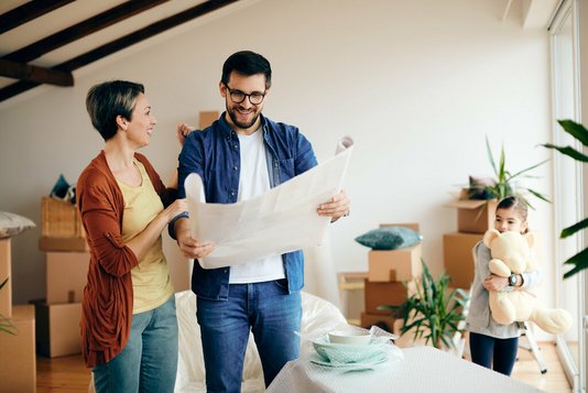 familie-29-umzug-haus-wohnung-kartons-21 Familie plant ihre Einrichtung