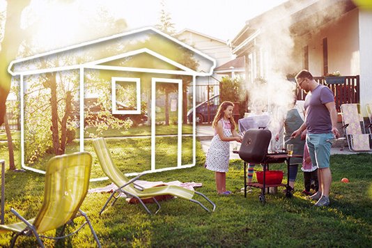 Baugenehmigung-Bauantrag-Ratgeber-Town-Country-Haus-05 Familie im Garten